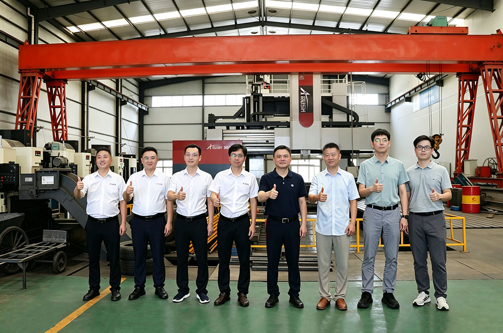 中資環新能源一行與眾安環保主要負責人在工廠合影留念.jpg